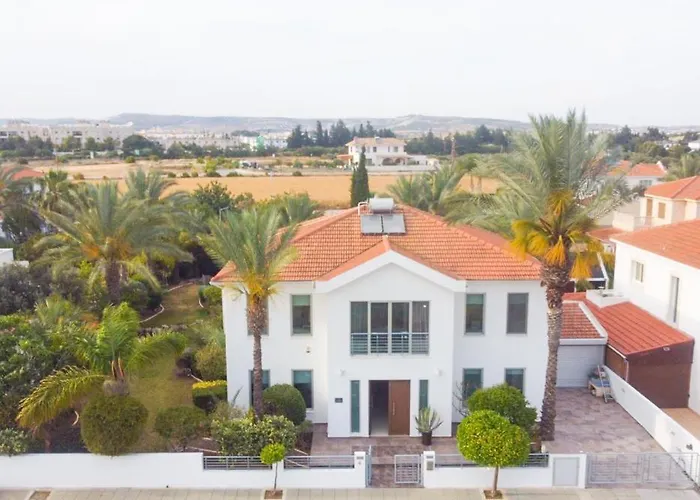 Artemis Villa Larnaca