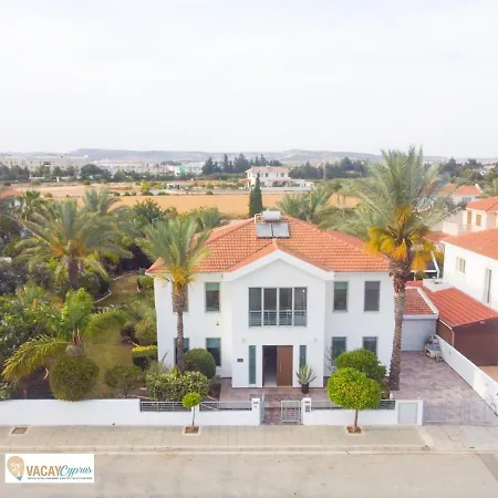 Artemis Villa Larnaca